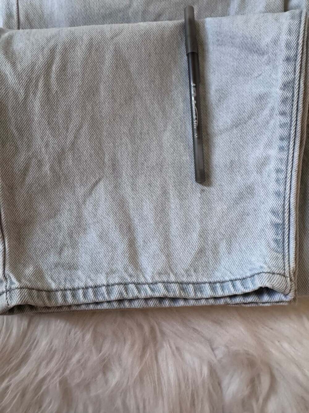 Levi's Size 28 Baggy Dad Jean w/ Leather Patch - Picture 11 of 11